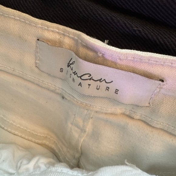 Signature Cream Denim Pants - Picture 3 of 4